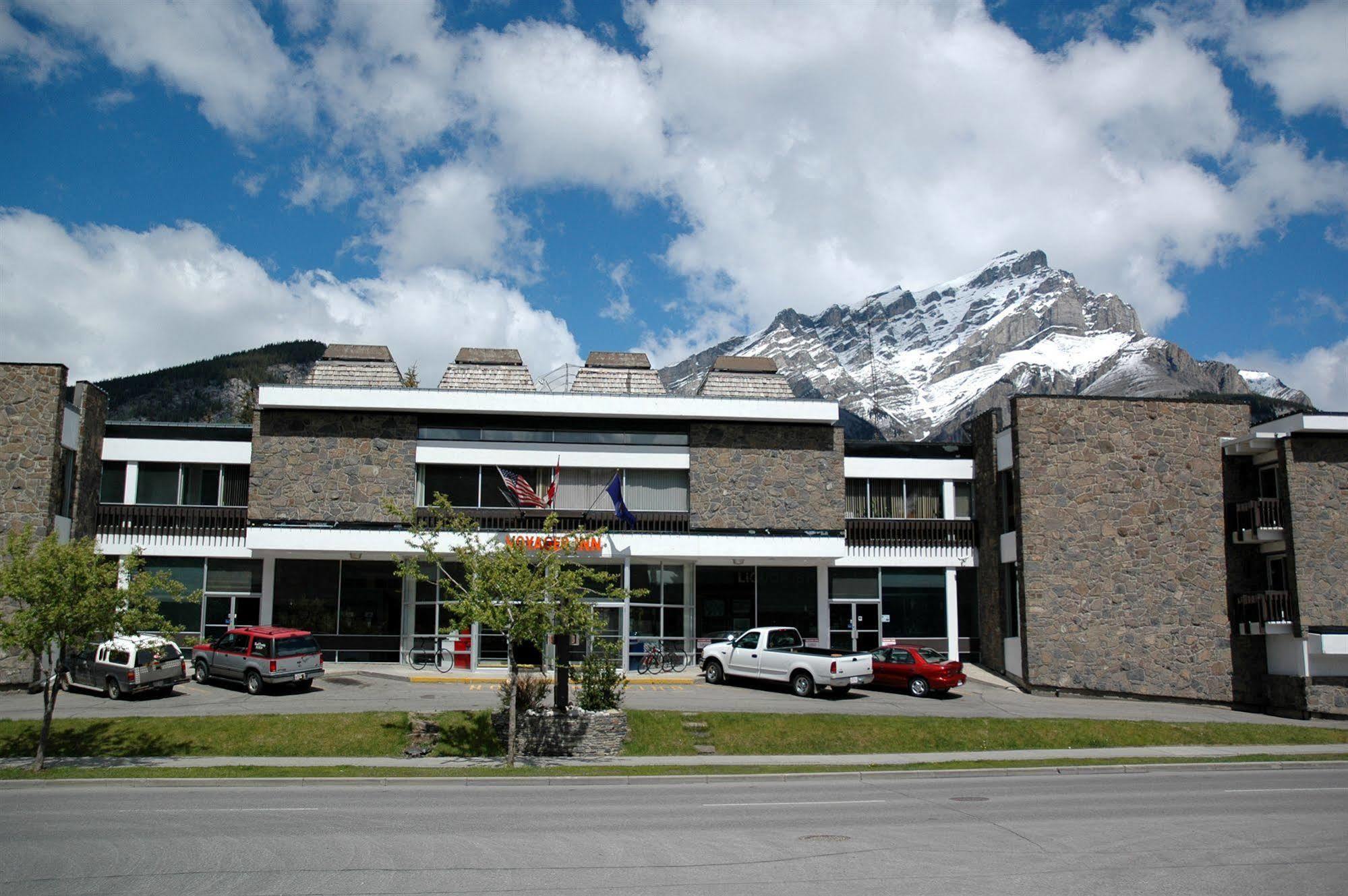 Banff Voyager Inn Exteriör bild