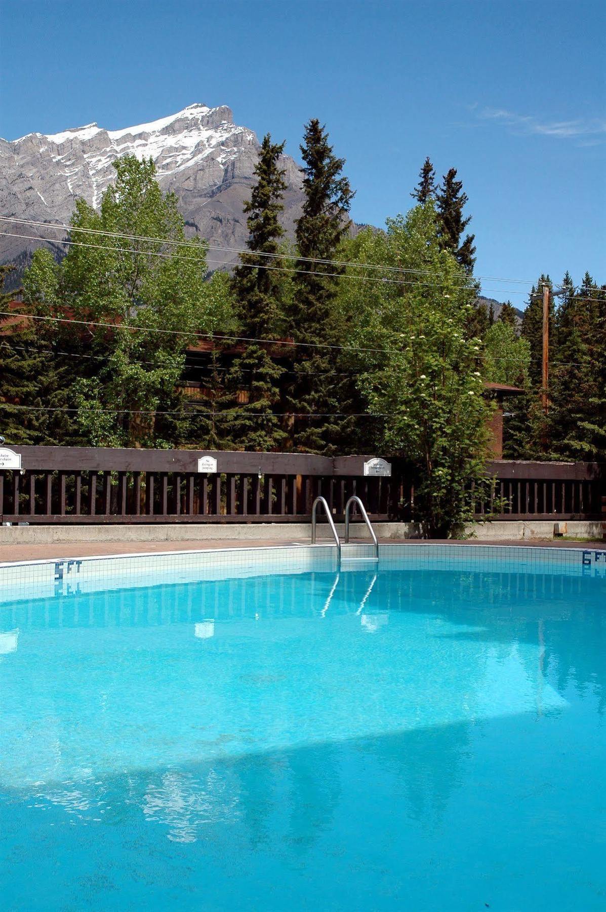 Banff Voyager Inn Exteriör bild